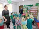Zielony dzień z ufoludkiem_11