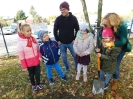 Sadzimy drzewa w ogrodzie przedszkolnym_4